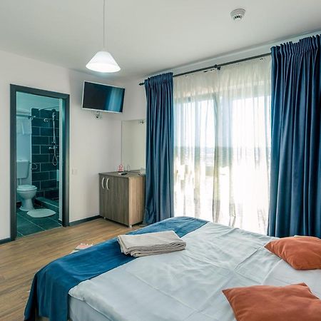 Отель Casa In Culori Вама-Веке Экстерьер фото