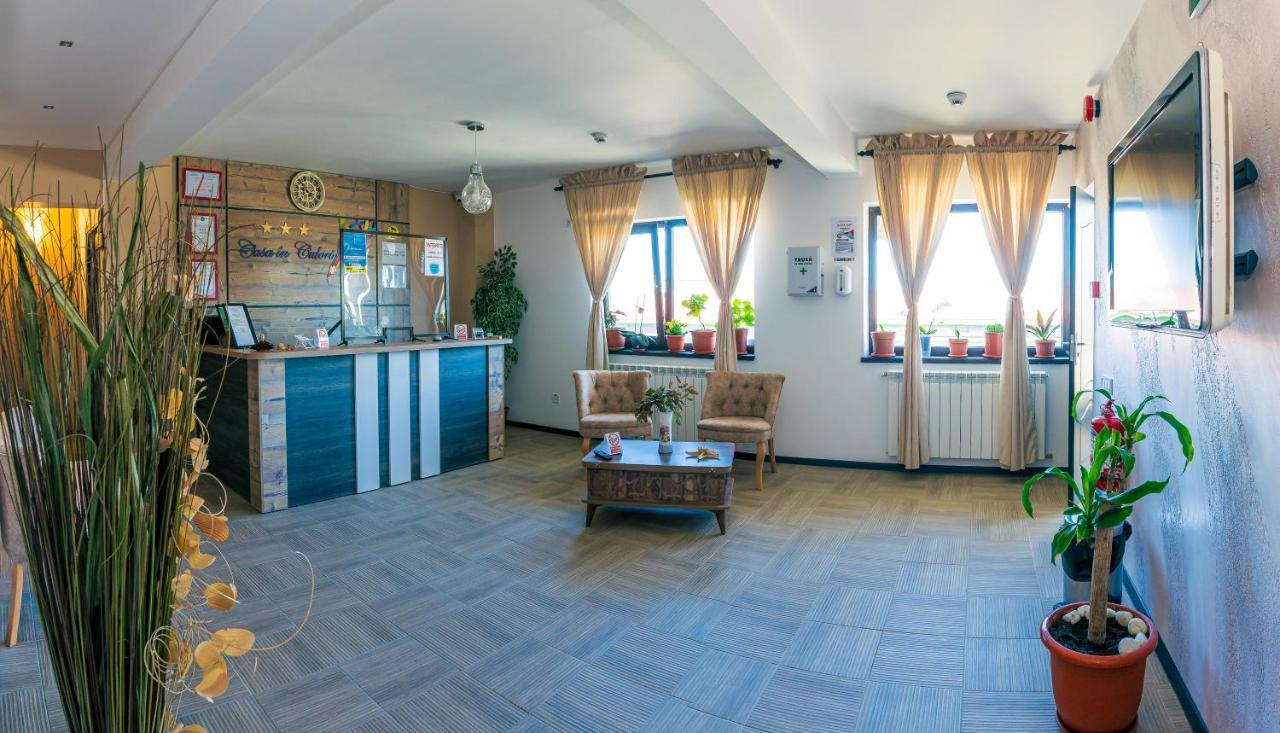 Отель Casa In Culori Вама-Веке Экстерьер фото