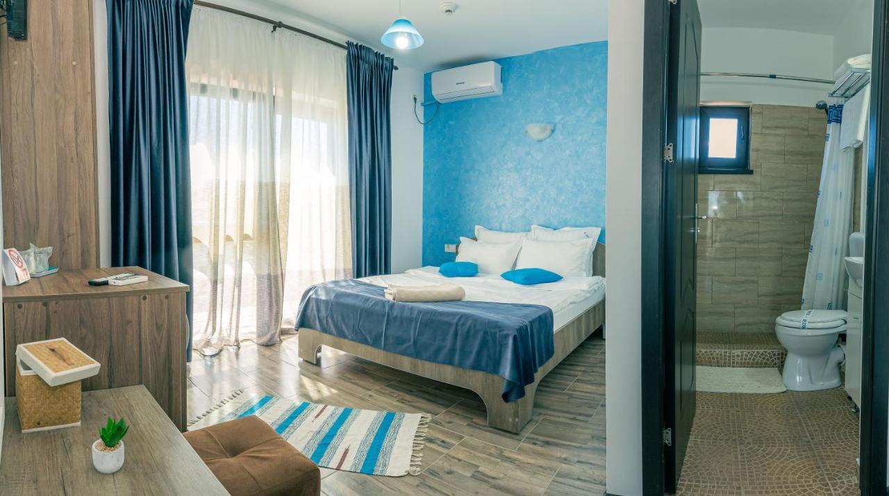 Отель Casa In Culori Вама-Веке Экстерьер фото