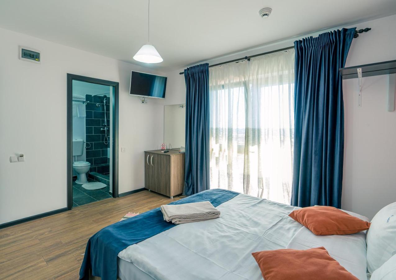 Отель Casa In Culori Вама-Веке Экстерьер фото