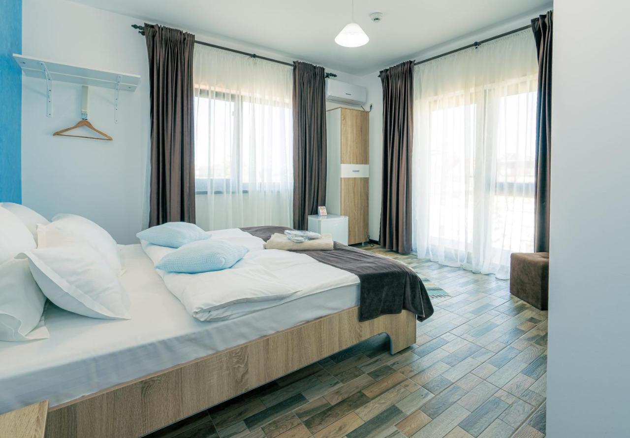 Отель Casa In Culori Вама-Веке Экстерьер фото